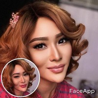 Penyanyi dangdut yang identik dengan goyang ngebor, Inul Daratista, juga ikut meramaikan hastag oplas challenge. Ikutan #oplaschallenge Biar kekinian🤣🤣. Perasaan lambeku ora tebel deh🤣mata juga sipit🤣 dagu pjg benerrrr🤣abis dioperasi malah koyok wong india gini wekekekekkkk...🤣🤣 Tukang edit @aryani_dewy 🤣, tulisnya. Foto: instagram @inul.d