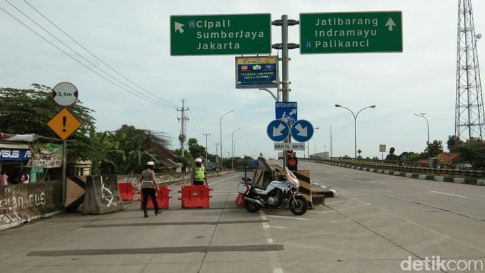 Lima Pintu  Tol  Arah  Jakarta  di Cirebon Ditutup 