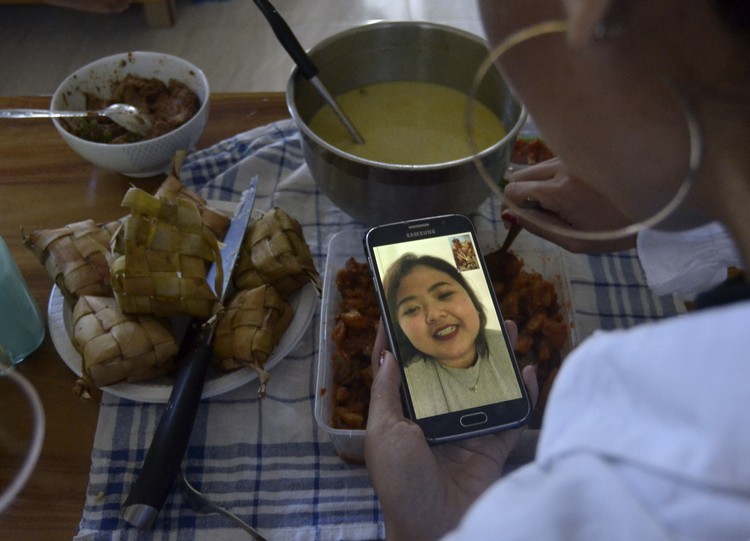 Deretan New Normal yang Pernah Terjadi di Tengah Masyarakat Sebelum adanya ajakan untuk hidup berdamai dengan COVID-19 dari Presiden, Indonesia telah menghadapi berbagai keadaan new normal lainnya.