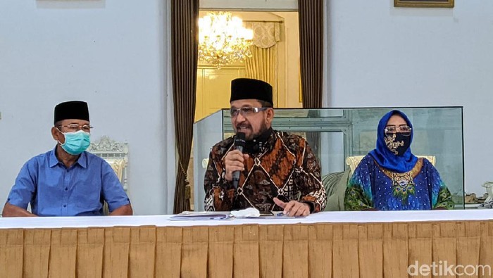 Bupati Ponorogo Ipong Muchlissoni