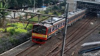 Hari ini KRL kembali beroperasi melayani penumpang sesuai aturan PSBB.