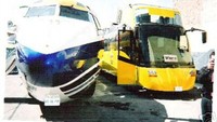 Bus limo jet ini legal di jalan dan mampu menembus kecepatan 200 kpj menggunakan mesin turbo asli dari bus Mercedes-Benz itu. Foto: autoevolution