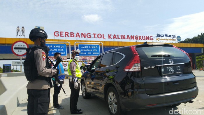 Suasana penyekatan di Tol Kalikangkung, Selasa (26/5/2020)