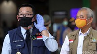 Gubernur Jawa Barat, Ridwan Kamil, juga tampak memberikan sambutan saat meninjau Summarecon Mall Bekasi, Jawa Barat.