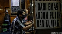 Dengan akan berlakunya new normal sejumlah aktivitas ekonomi yang sebelumnya dihentikan selama pembatasan sosial berskala besar (PSBB) bisa kembali beroperasi namun harus tetap mengunakan protokol kesehtan yang ketat.