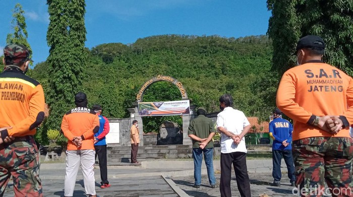 Warga Klaten doa bersama di Monumen Lindu Gede