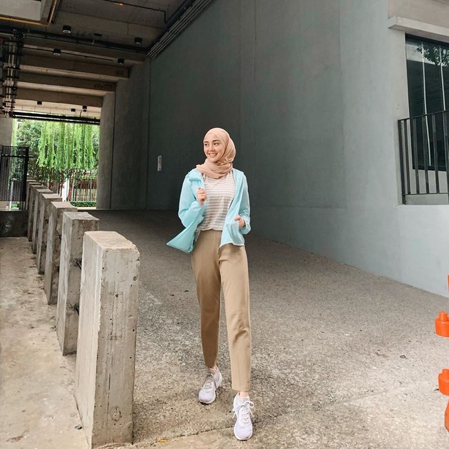 Saya memang dikutuk, dibully, diejek dan difitnah. Orang bilang muka saya sampah, ada yang bilang nggak punya gigi, dan sebagainya. Ada kumpulan pelajar di sekolah buat Club Anti Nurin dan saya nggak punya teman. Tapi, walaupun sendirian, kita bisa atasi itu, jelas Nurin. Foto: Twitter