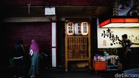 Seperti diketahui, kawasan Melawai, Blok M, tersohor sebagai salah satu tempat nongkrong anak-anak muda di Jakarta. Beragam makanan Jepang yang berdiri di area itu membuat kawasan tersebut dikenal dengan sebutan Little Tokyo Jakarta Selatan.