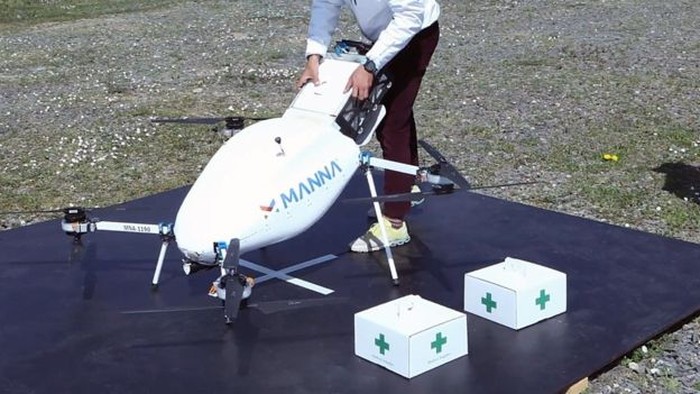 Drone kirim makanan ke lansia