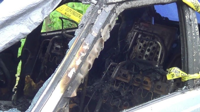 mobil terbakar tewaskan dua balita