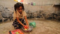 UNICEF terus berupaya meningkatkan program kesiapsiagaan dan respon cepat di seluruh Yaman. termasuk menyediakan air bersih, peralatan kebersihan seperti sabun, handuk, ember dan jerigen. Tujuannya untuk memberdayakan para pengungsi agar mereka dapat melindungi diri sendiri di tengah Pandemi.