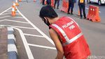 Langgar PSBB, Pengendara Dihukum Push Up dan Sapu Jalan