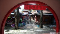 Tempat wisata yang biasanya ramai oleh lalu lalang pengunjung usai lebaran itu kini terlihat sepi.