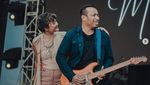 Disebut Cocok, Ini Potret Kebersamaan Marion Jola dan Gitarisnya