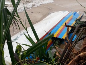 Puluhan Perahu Hancur Dihantam Ombak di Ujung Genteng Sukabumi