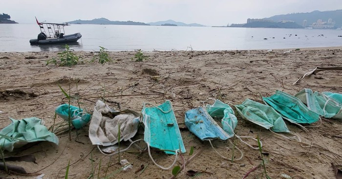 Ancaman Sampah Masker dan Sarung Tangan Bagi Ekosistem Laut