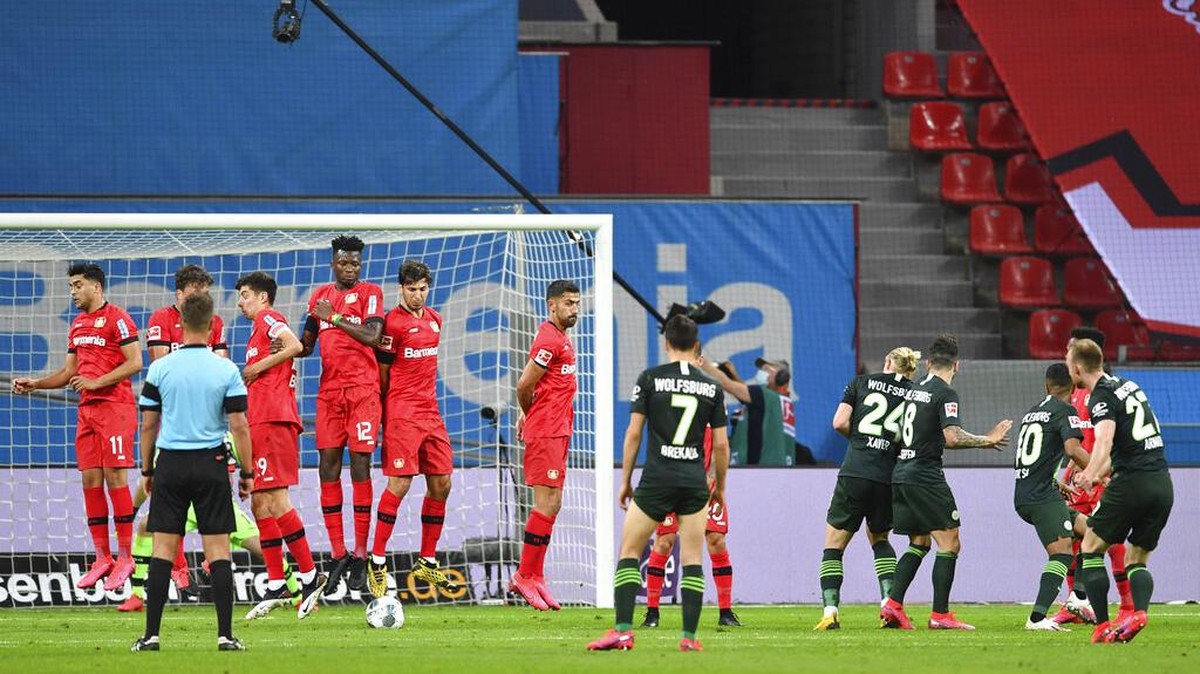Bayer Leverkusen kalah telak 1-4 saat menjamu Wolfsburg di lanjutan Bundesliga (Foto: AP/Marius Becker)