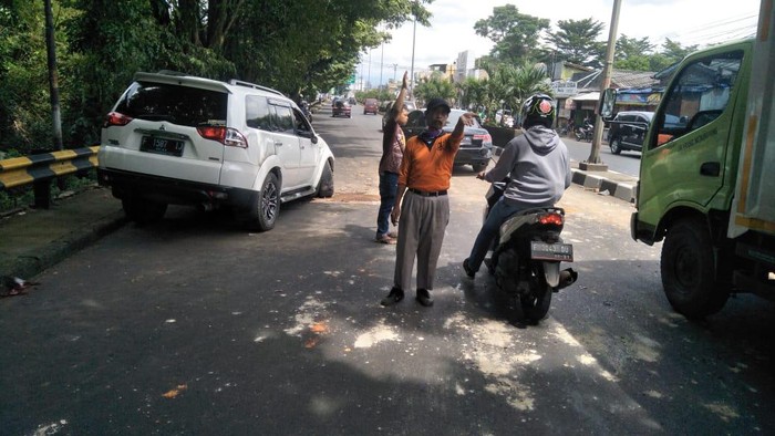 Eggi Sudjana mengalami kecelakaan mobil tunggal di Bogor
