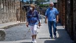 Akhirnya Pasangan Ini Kunjungi Pompeii Setelah Menunggu 2,5 Bulan