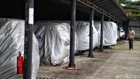 Amoeng mengatakan ada beberapa faktor yang menyebabkan warga menggandaikan mobil mereka.