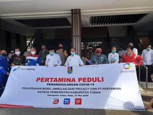 Pertamina Serahkan 1 Unit Ambulans ke Pemkab Tuban untuk Atasi Corona