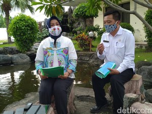 Siswa Tetap Belajar Online Saat The New Normal Diterapkan di Kota Mojokerto