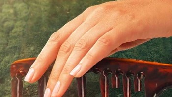 Tidak seperti kebanyakan orang, dia tak hanya mengambil foto bagus atau momen unik, tetapi kemudian mengeditnya menjadi gambar seni yang ajaib dan tampak seolah nyata. Foto: Instagram @art.side