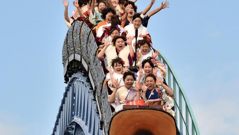 Naik rollercoaster di Jepang kini dilarang berteriak. Ini merupakan bagian dari era normal baru (AFP Photo)