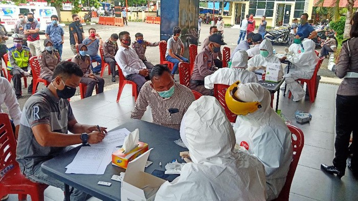 Personel kepolisian di Bengkulu ikut rapid test Corona (Hery-detikcom)