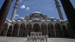 Segera Dibuka, Masjid Suleymaniye Disemprot Disinfektan