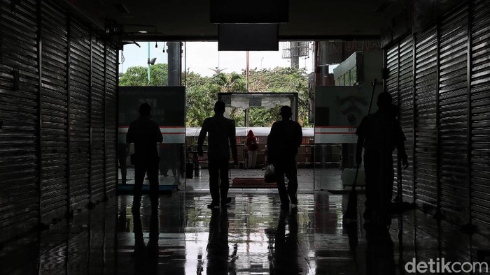 Rencana penerapan new normal membawa harapan baru bagi perekonomian Indonesia. Penerapan new normal dipandang sebagai upaya adaptasi di tengah pandemi COVID-19.