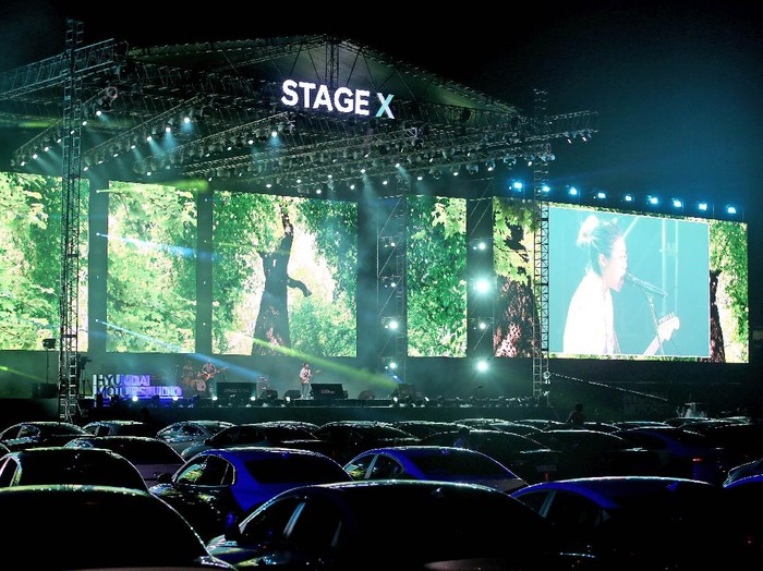 Cara Unik Nonton Konser K-Pop, Penontonnya di Dalam Mobil