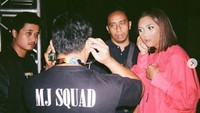 Dennis merupakan salah satu sosok yang selalu mendukung Marion Jola dalam kariernya. Dok. Instagram/lalamarionmj