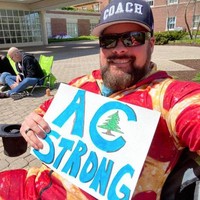 Awalnya, baik Bob dan Shona sama-sama merasa takut dan sedih ketika keduanya tahu bahwa Shona harus berada di rumah sakit tanpa ditemani oleh Bob. Tapi mereka hanya mencoba fokus pada bayi dalam kandungan Shona dan berusaha melakukan yang terbaik. Foto: Facebook Bob Conlin