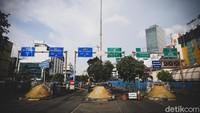 Lokasi terminal pun terlihat kosong nyaris tak ada aktivitas.