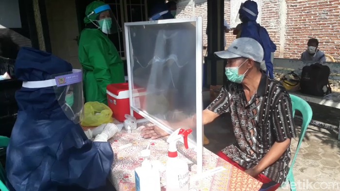 25 warga di Brebes jalani rapid test usai kontak dengan pasien Corona yang kabur dari RS dan nekat mudik, Rabu (27/5/2020).