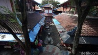 Biasanya tempat wisata ini ramai pengunjung saat libur lebaran. Namun pandemi Corona membuat tempat wisata bernuansa mandarin itu menjadi sepi.