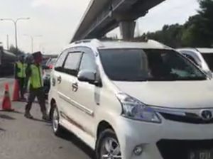 Video Antrean Kendaraan di Tol Japek, Petugas Cek Dokumen SIKM