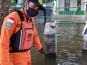 1 Remaja Tewas Tersengat Listrik Saat Banjir Landa Kota Samarinda