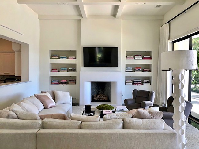 Dikabarkan People, Tomer tidak secara eksplisit bahwa rumah tersebut milik Khloe. Namun, dari deskribsi Tomer, bisa dipastikan bahwa pemiliknya adalah bintang Keeping Up With the Kardashians itu. (Foto: Dok. The Society Group/People)