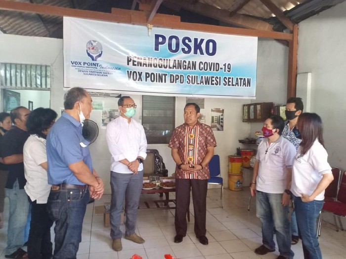 Akpol angkatan 89 bagikan bantuan sembako ke warga terdampak Corona di Sulsel (dok. Istimewa)