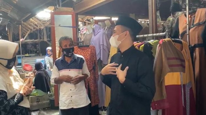 Anggota DPR RI Mufti Anam blusukan mengunjungi sejumlah UMKM di Pasuruan. Ia memotivasi UMKM agar optimistis menyambut new normal di tengah pandemi Corona.