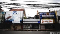 Sejumlah restoran Jepang yang berada di kawasan itu tampak tutup imbas diterapkannya PSBB Jakarta guna mencegah penyebaran virus Corona.