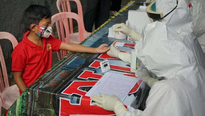 Warga Satu Gang di Bali Ikuti Rapid Test Corona