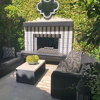 Rumah ini sarat dengan cerita Hollywood karena pernah dimiliki dan ditempati oleh mantan istri selebriti terkenal. Dia membelinya ketika menceraikan sang istri. Rumah ini lalu dijual kepada bintang pop muda ternama dan masih terkenal sampai sekarang, ungkap Tomer. Foto: Dok. The Society Group/People