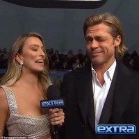 Saat itu menjadi momen yang sama saat Brad Pitt reuni dengan mantan istrinya Jennifer Aniston. Namun sebelum pertemuan mesra mereka, Brad Pitt sempat mengedipkan mata untuk Renee saat sesi wawancara. Dari situlah kabarnya hubungan keduany berlanjut.  Foto: dok. Extra