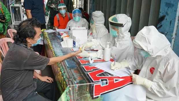 Warga Satu Gang di Bali Ikuti Rapid Test Corona