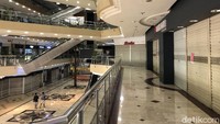 Dari pantauan detikcom, Mal Metropolitan yang berlokasi di Jalan KH Noer Ali, Bekasi Selatan terlihat masih sepi.