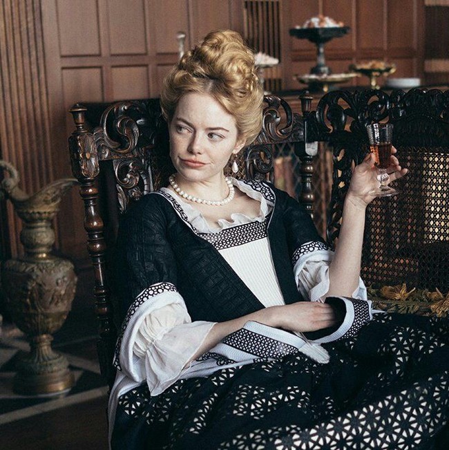 Syuting untuk film The Favourite, Emma Stone juga kesulitan bernapas karena pakai korset ketat. Ia pun merasakan tubuhnya berubah dan organ-organ dalamnya seperti bergeser. Foto: Dok. The Favourite