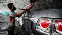 Berdasarkan data PT Pegadaian (Persero) pada gudang terpadu cabang Kanwil VIII Jakarta, gudang penyimpanan kendaraan ini telah sesak dengan ratusan mobil yang digadaikan nasabah.